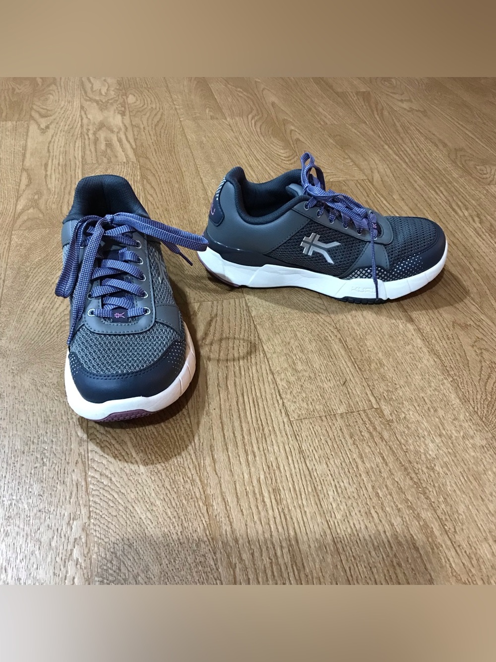 KURU Gray Quantum Shoes Women's SIZE 8.5 medium